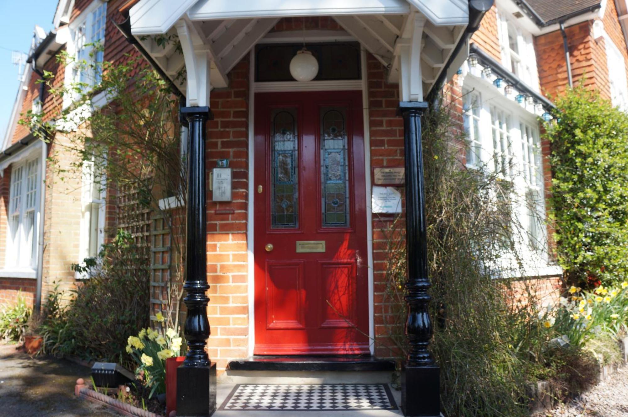 The Lawn Guest House Gatwick Горлі Екстер'єр фото