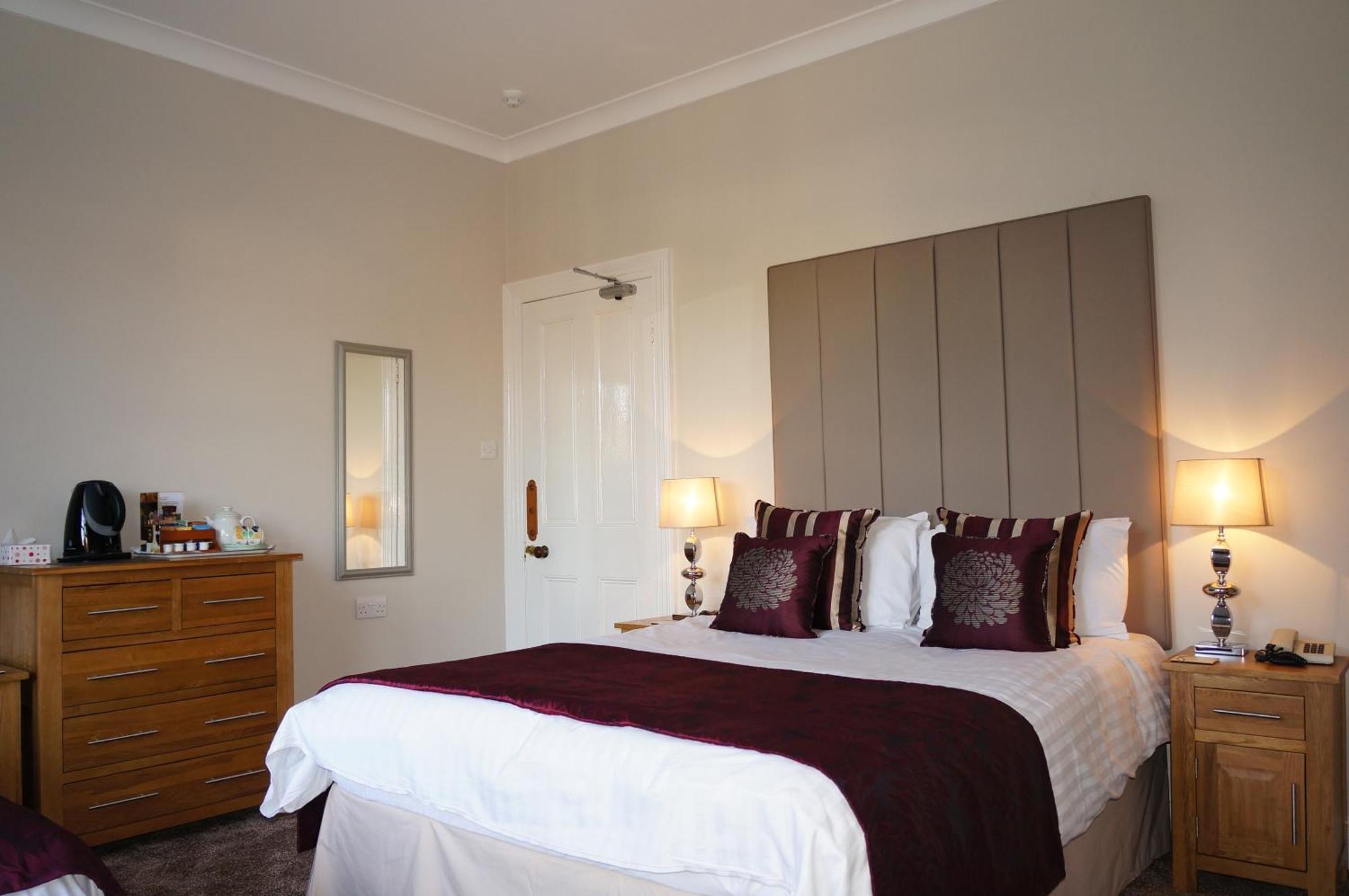 The Lawn Guest House Gatwick Горлі Екстер'єр фото