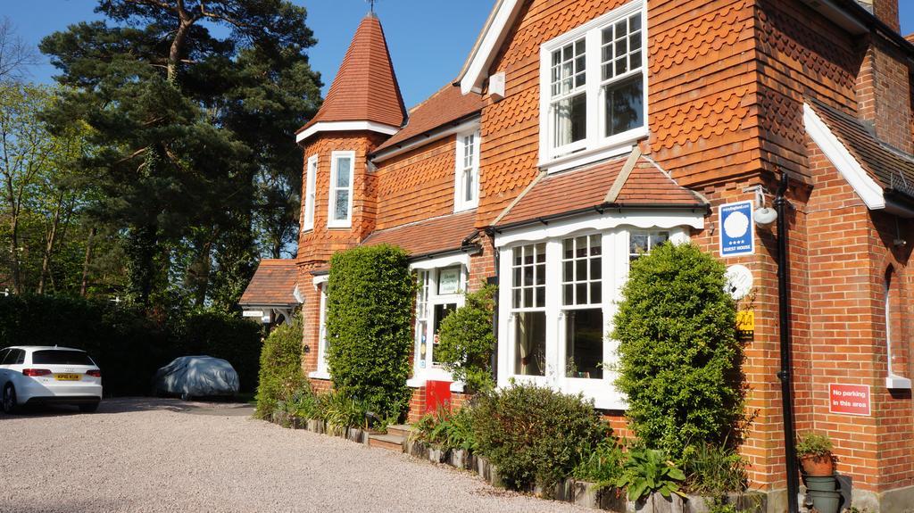The Lawn Guest House Gatwick Горлі Екстер'єр фото