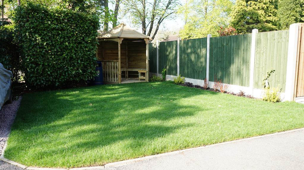 The Lawn Guest House Gatwick Горлі Екстер'єр фото