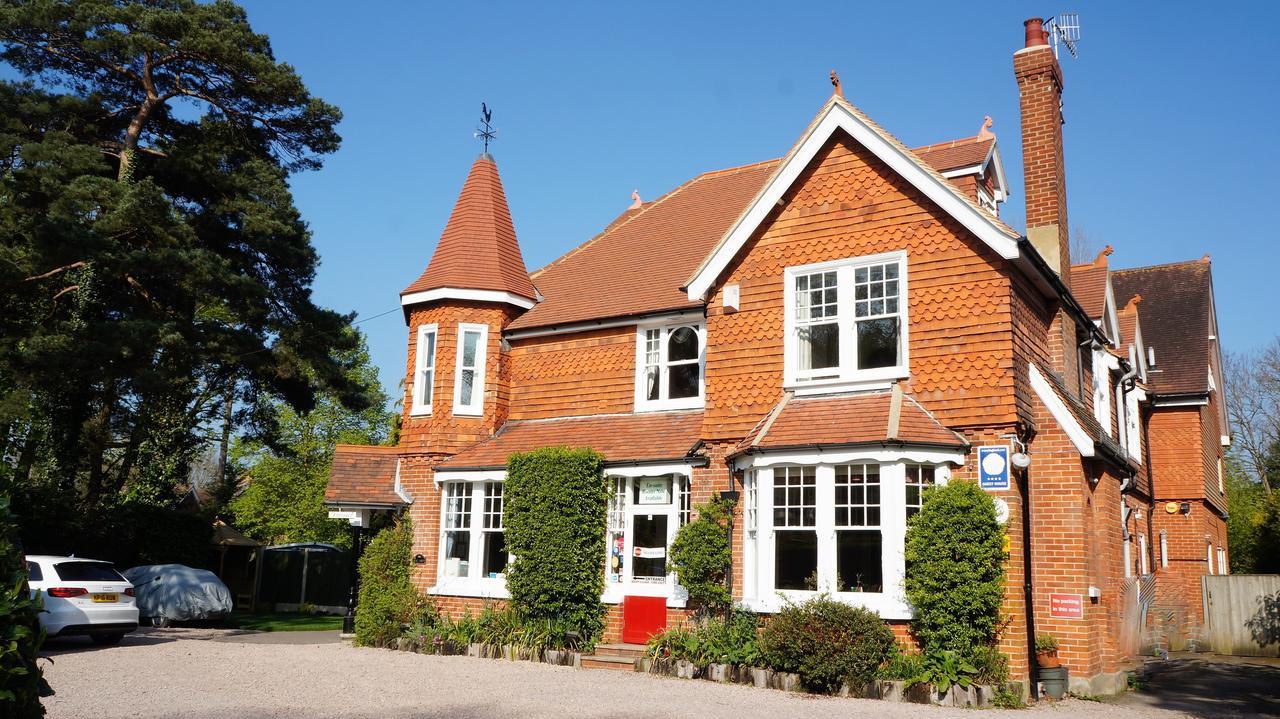 The Lawn Guest House Gatwick Горлі Екстер'єр фото