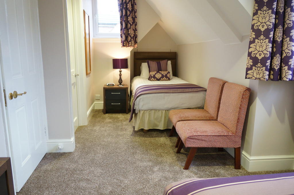 The Lawn Guest House Gatwick Горлі Екстер'єр фото