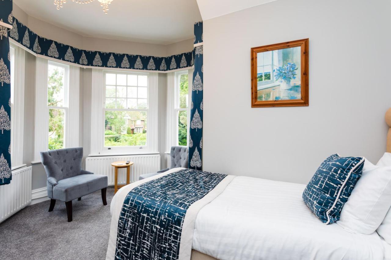 The Lawn Guest House Gatwick Горлі Екстер'єр фото