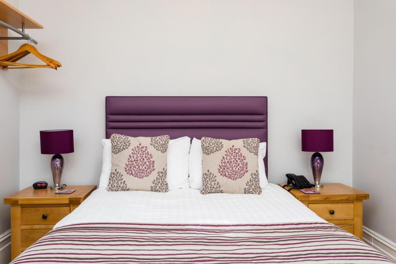 The Lawn Guest House Gatwick Горлі Екстер'єр фото