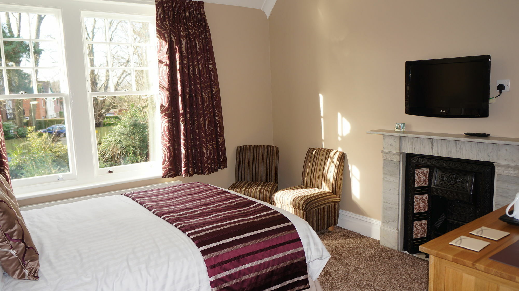 The Lawn Guest House Gatwick Горлі Екстер'єр фото