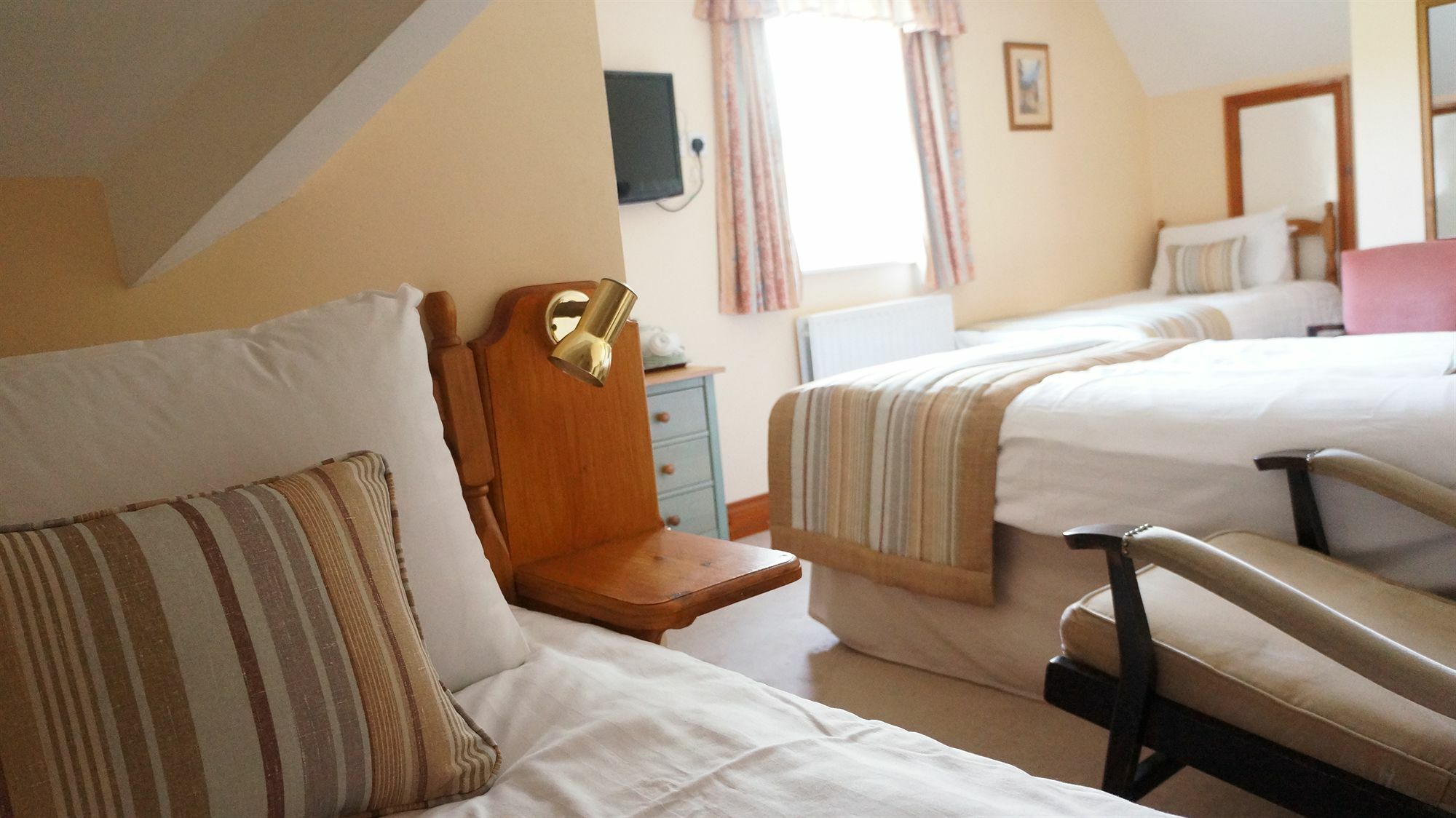 The Lawn Guest House Gatwick Горлі Екстер'єр фото