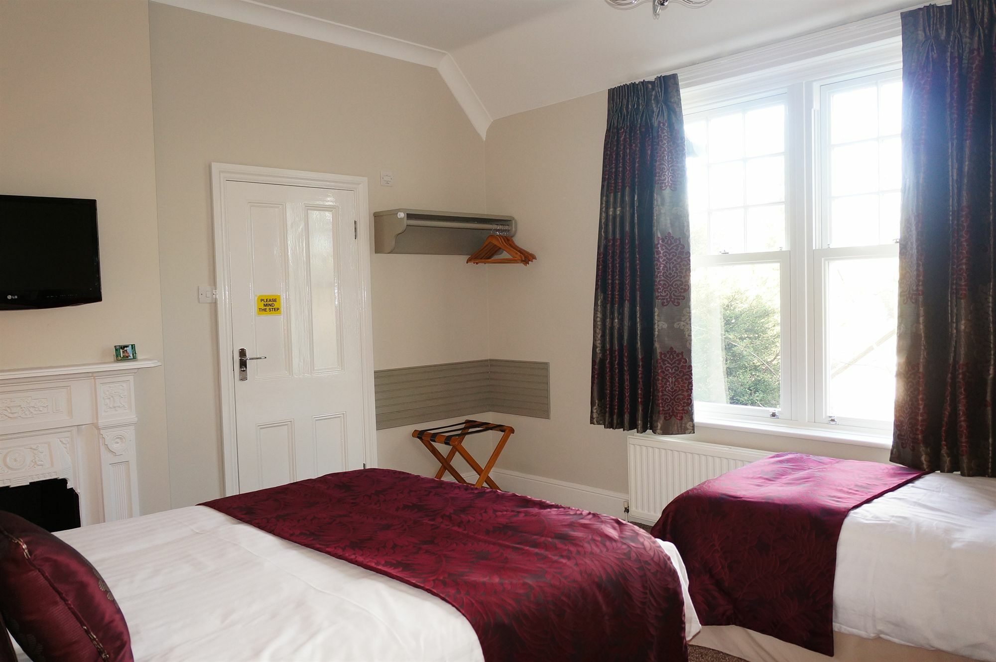 The Lawn Guest House Gatwick Горлі Екстер'єр фото
