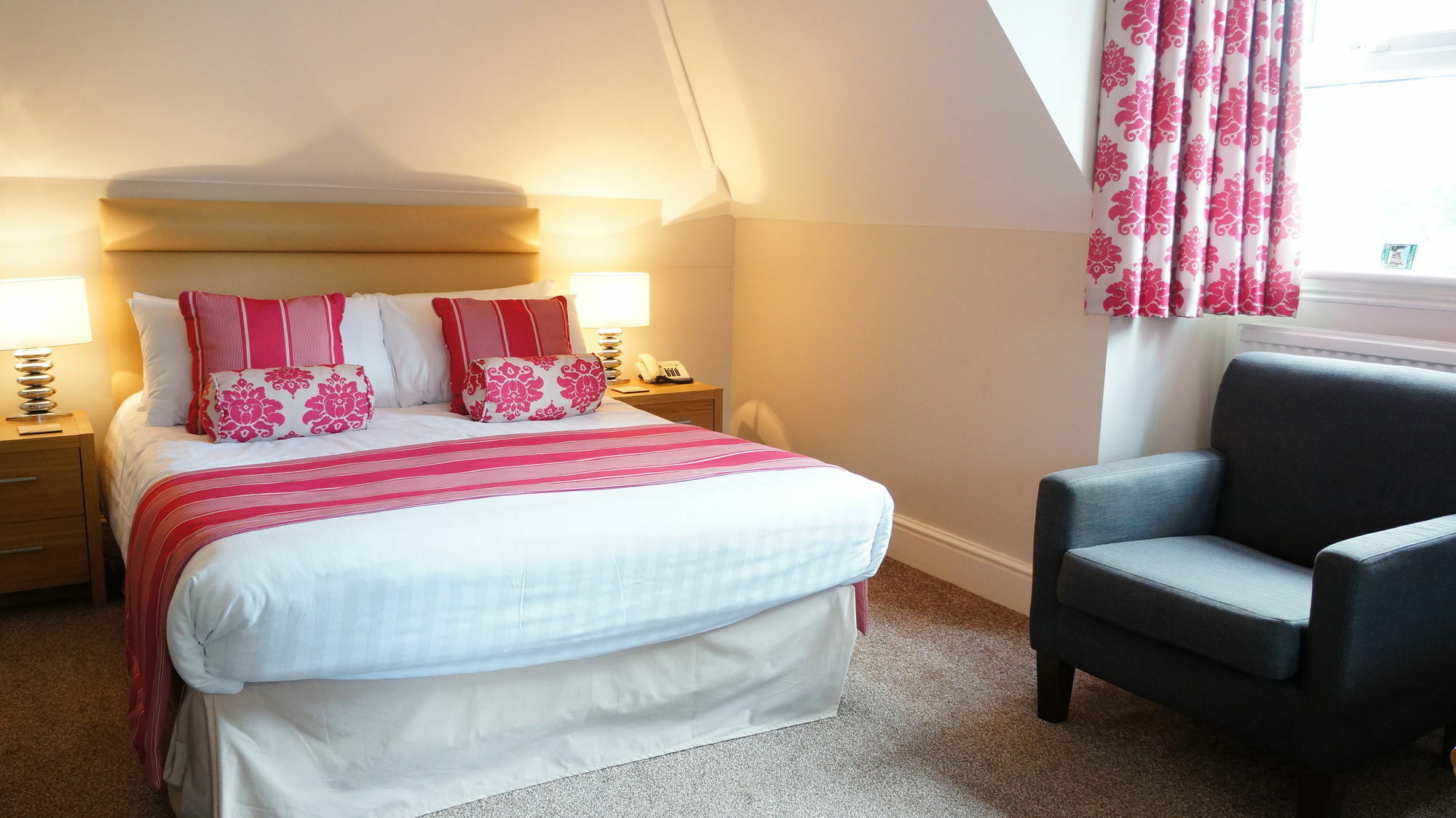 The Lawn Guest House Gatwick Горлі Екстер'єр фото
