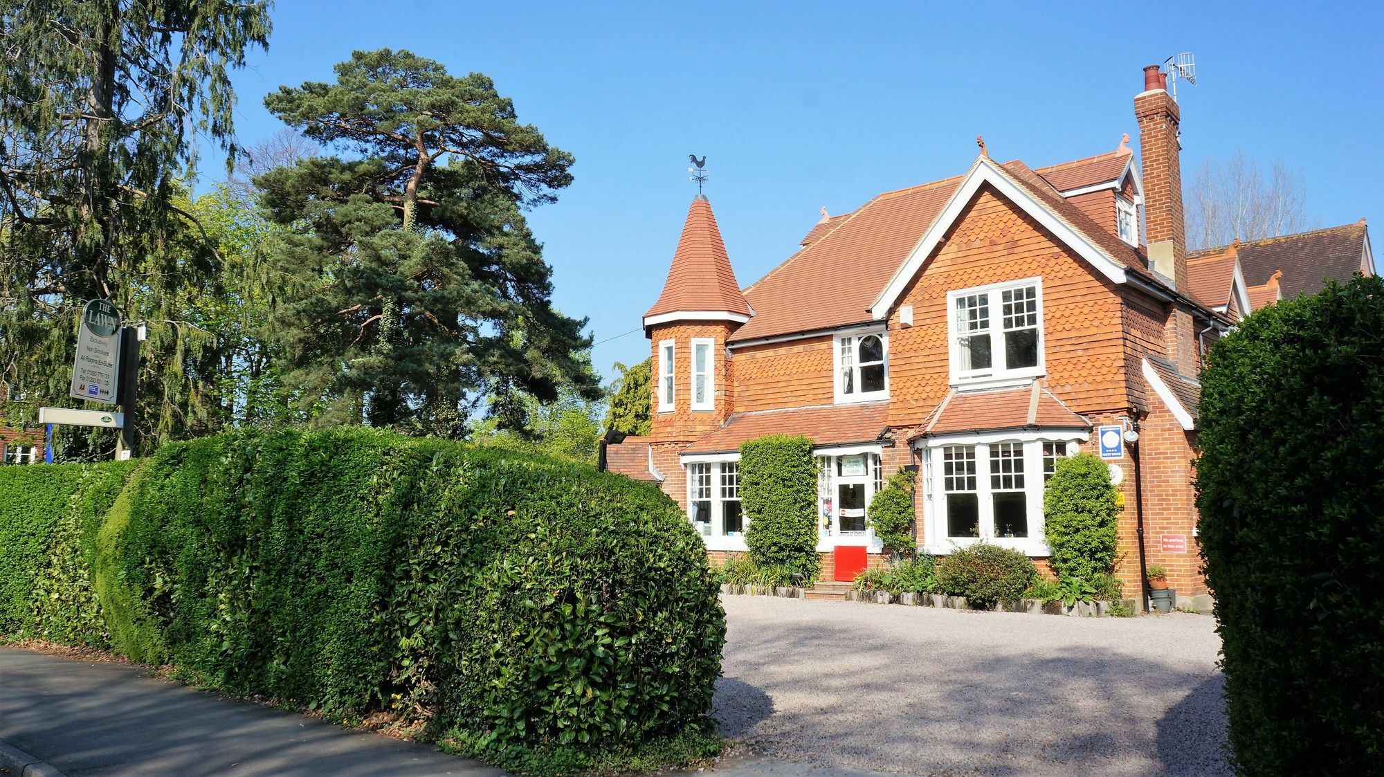 The Lawn Guest House Gatwick Горлі Екстер'єр фото