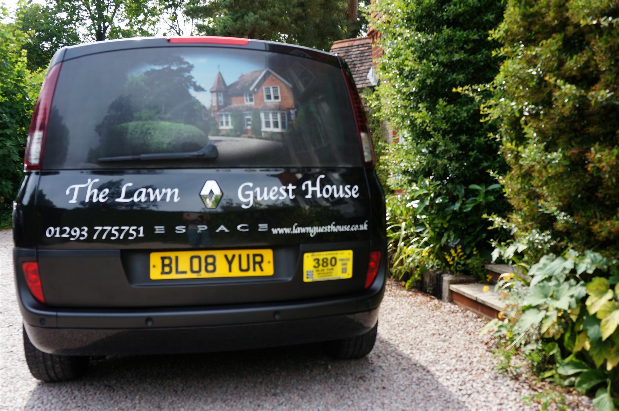 The Lawn Guest House Gatwick Горлі Екстер'єр фото