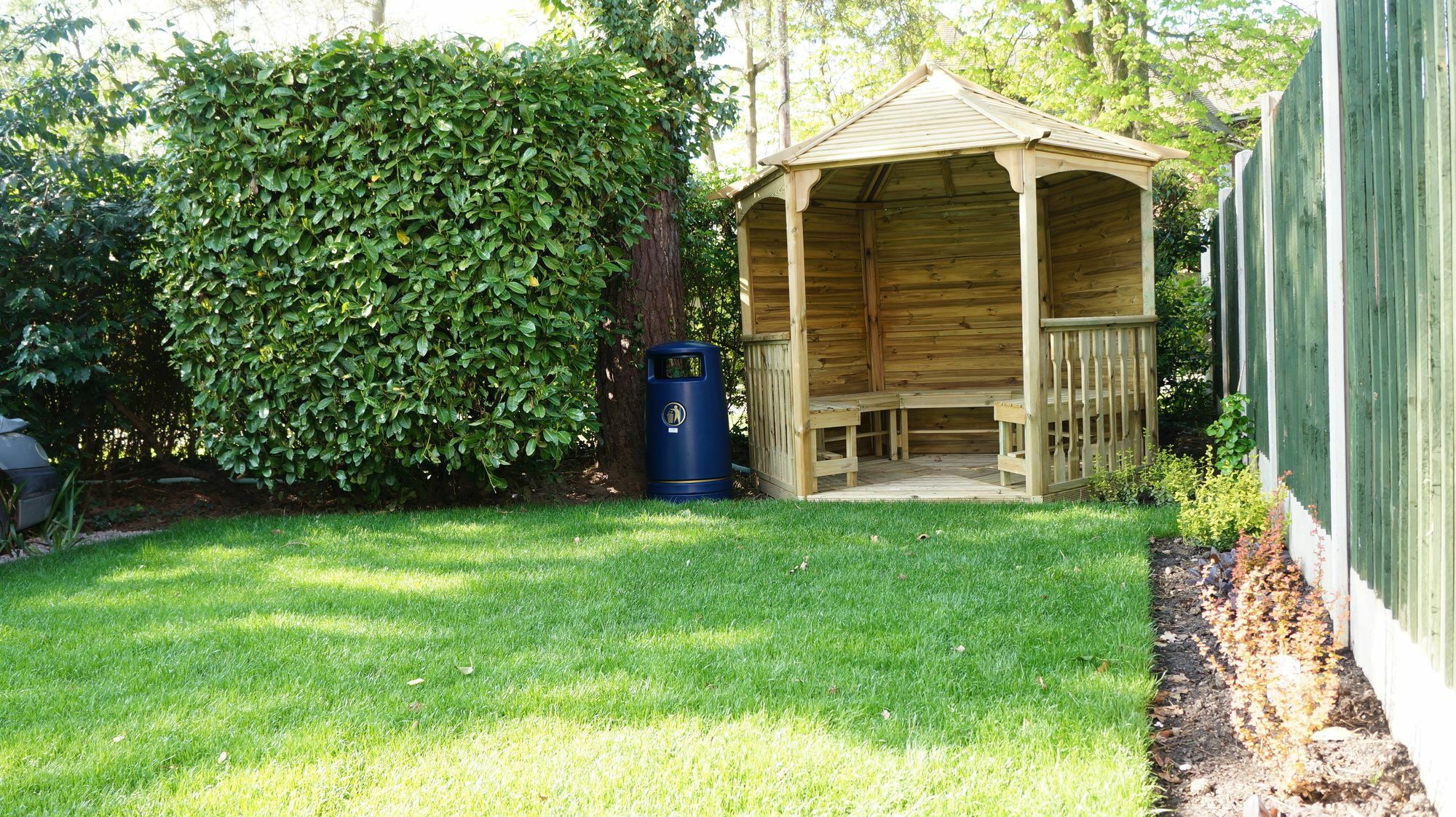 The Lawn Guest House Gatwick Горлі Екстер'єр фото