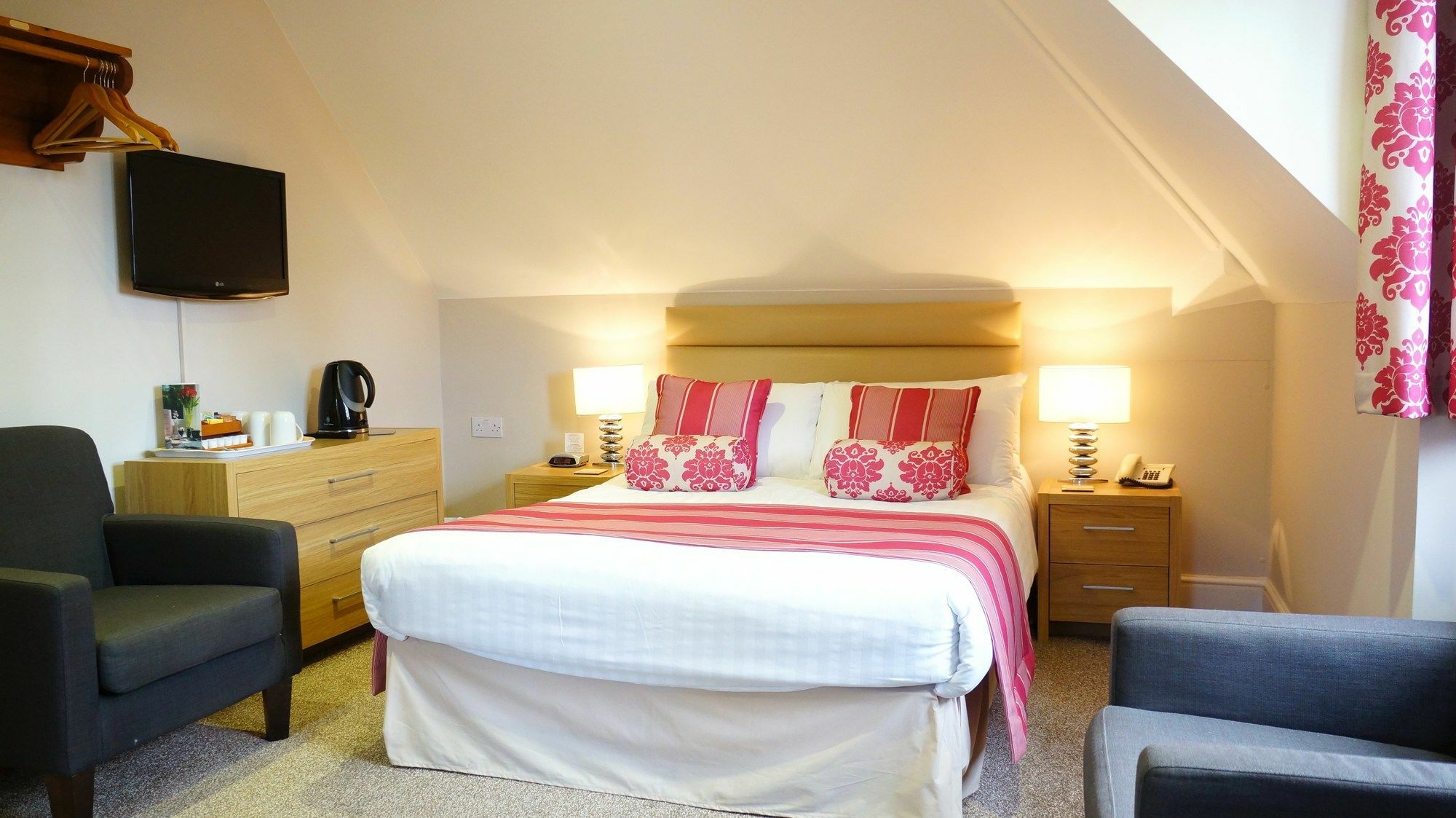 The Lawn Guest House Gatwick Горлі Екстер'єр фото