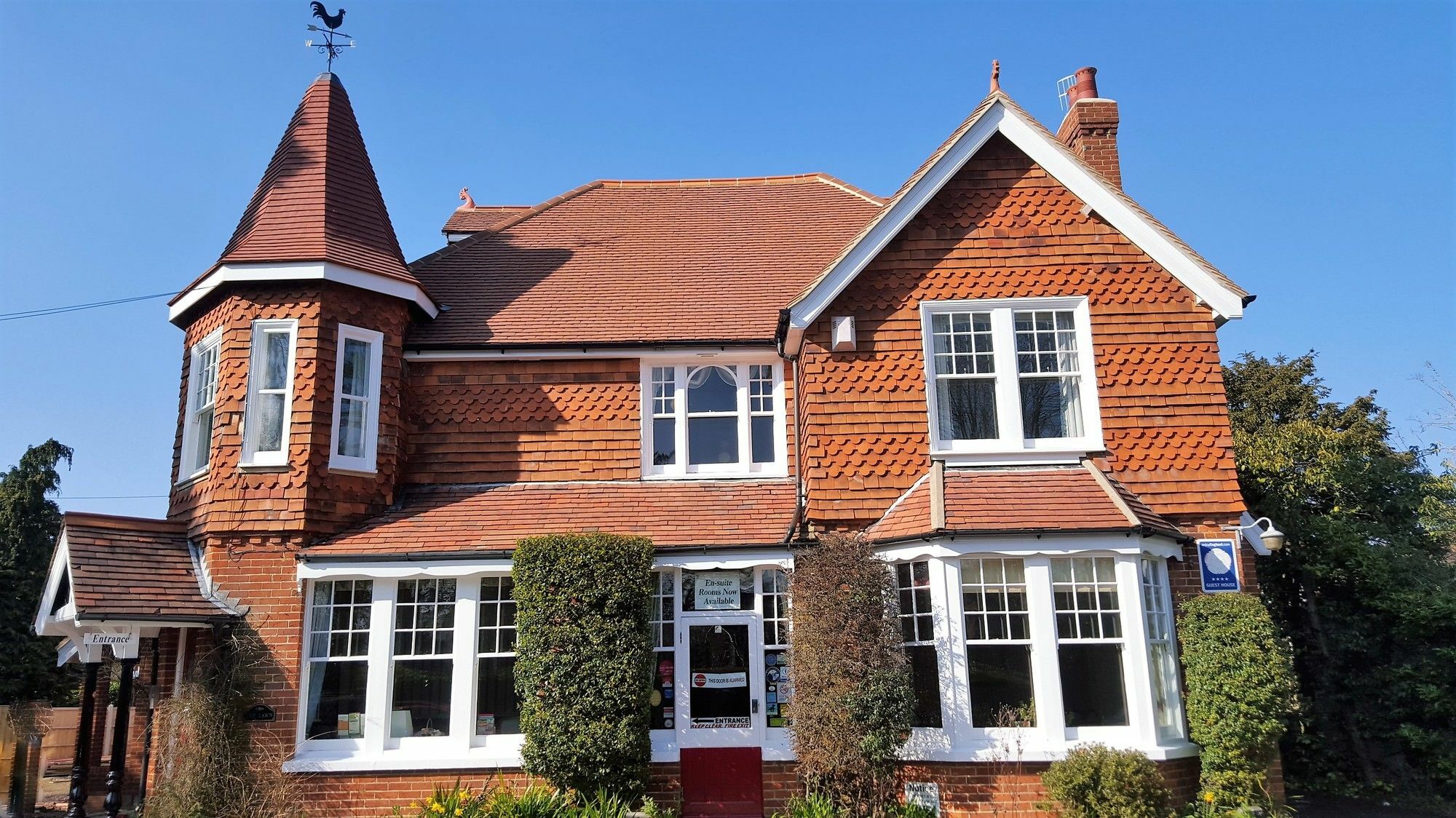 The Lawn Guest House Gatwick Горлі Екстер'єр фото