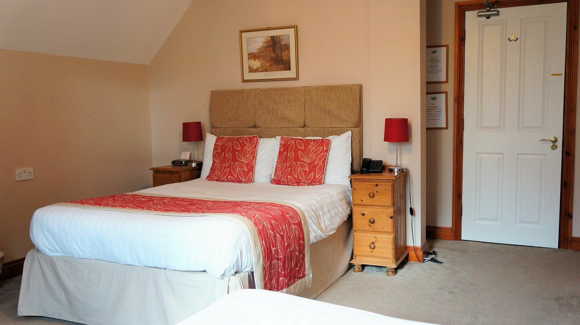 The Lawn Guest House Gatwick Горлі Екстер'єр фото