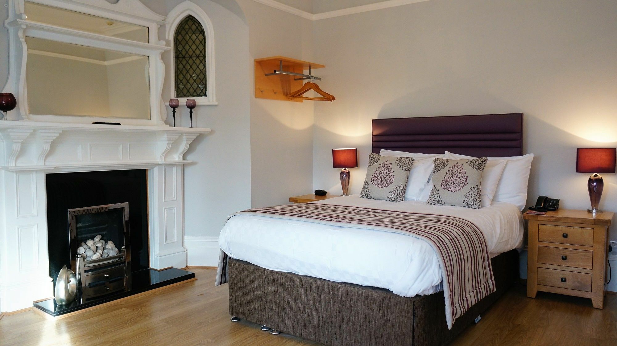 The Lawn Guest House Gatwick Горлі Екстер'єр фото
